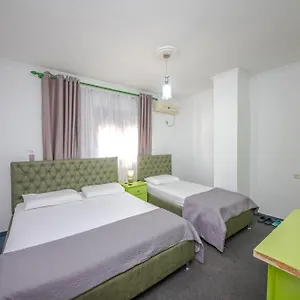 3a 3*, Tirana Albanien